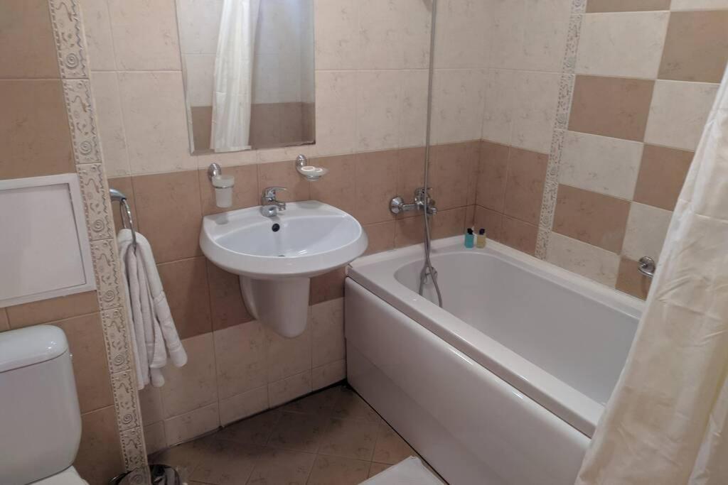 Apartamento Royal Sun, 6 People, 600 M From The Sea Sunny Beach Exterior foto